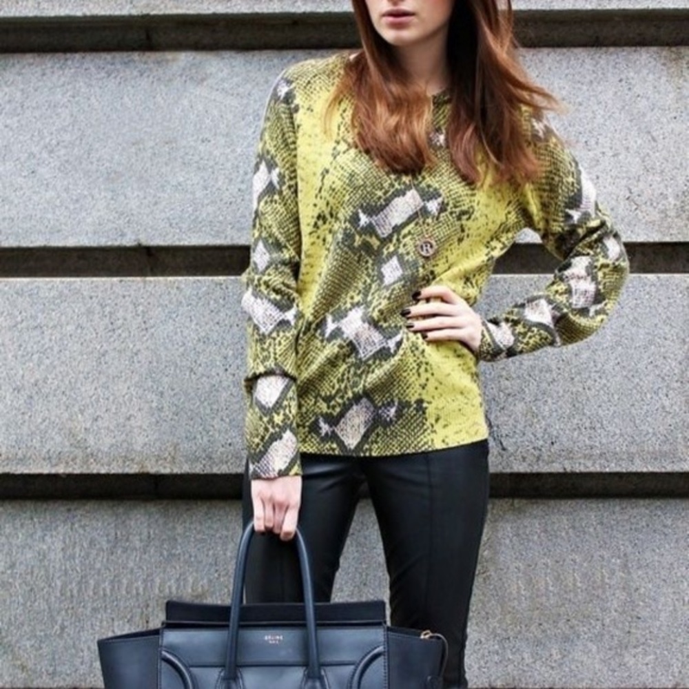 EQUIPMENT - Sloane Python Print Cashmere Sweater